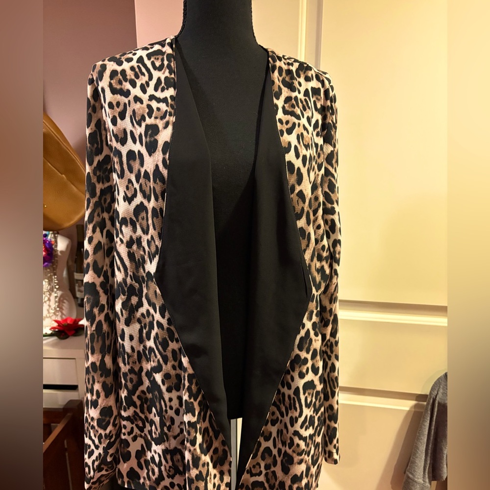 Beautiful kimono. NWOT.